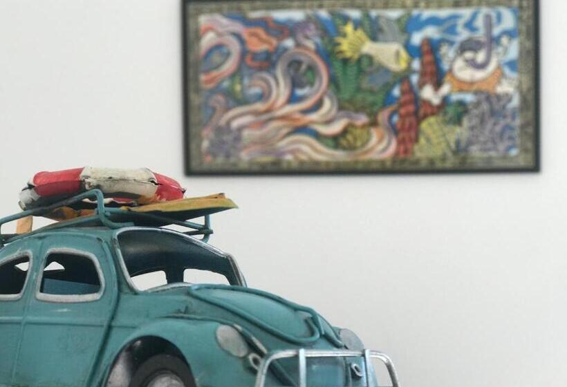 수피리어 룸, La Singulière