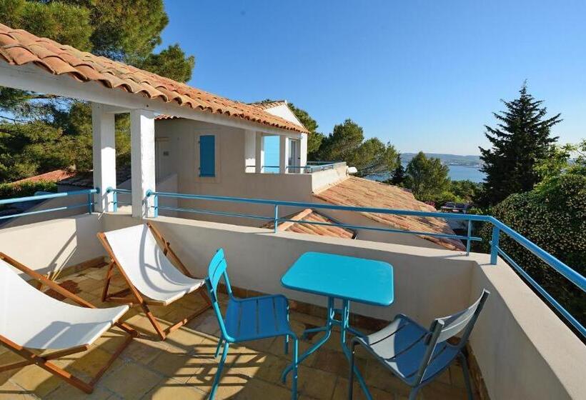 수피리어 룸, La Singulière