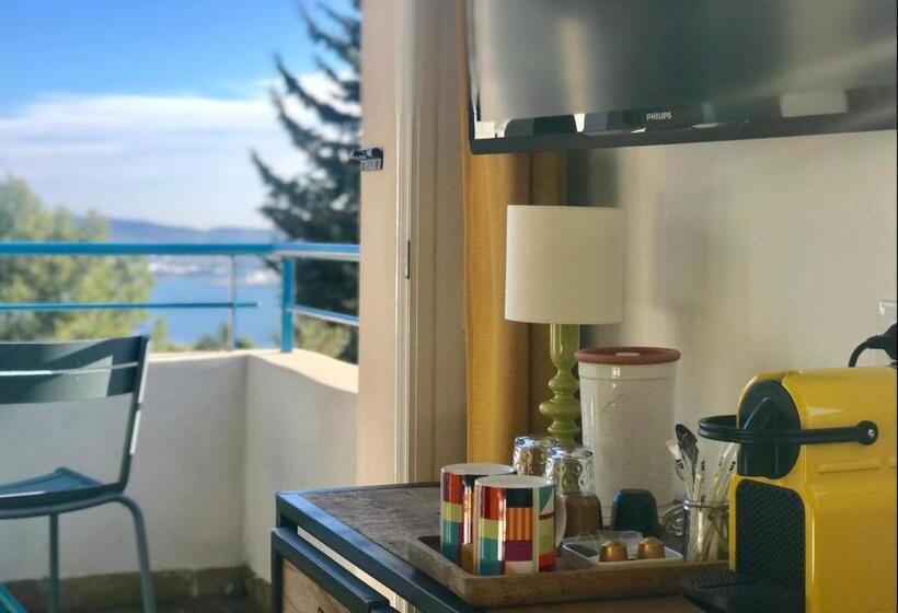 수피리어 룸, La Singulière