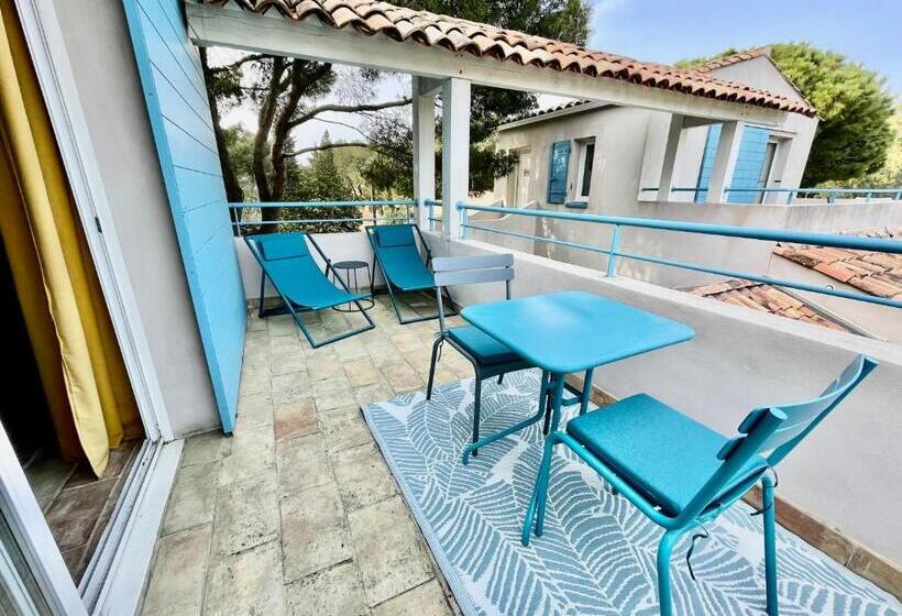 수피리어 룸, La Singulière