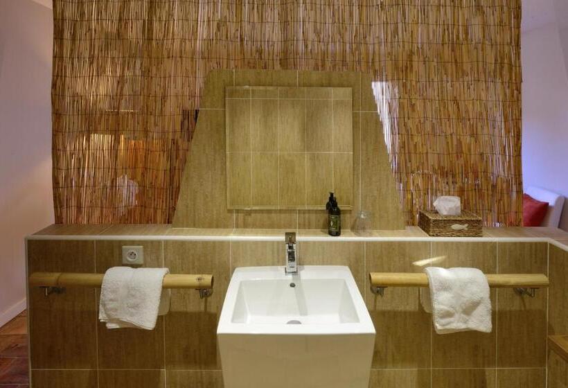 스탠다드 룸, La Singulière