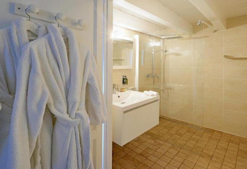 스탠다드 스튜디오, La Singulière