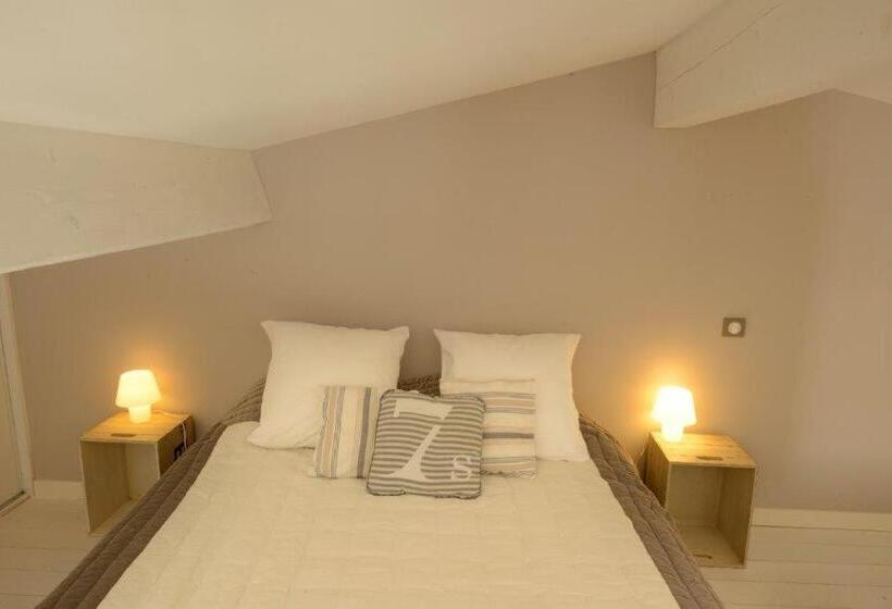 스탠다드 스튜디오, La Singulière