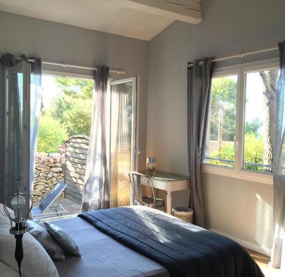 스탠다드 룸, La Singulière