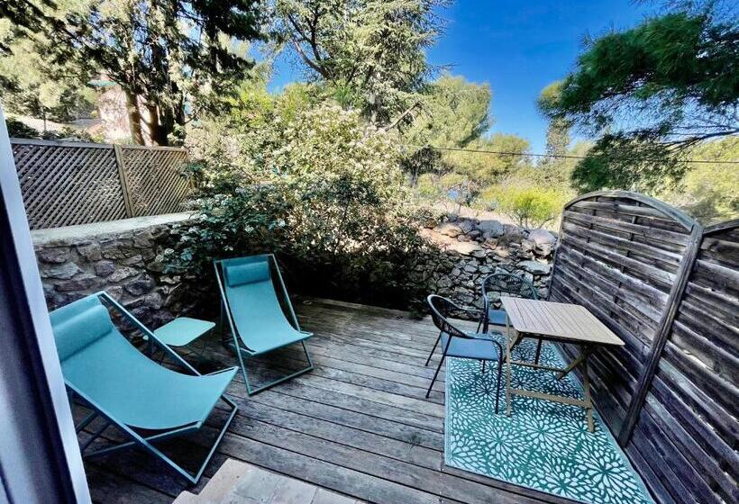 스탠다드 룸, La Singulière