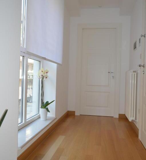 اتاق کلاس بیزنس, Le Residenze Di Via Lo Re