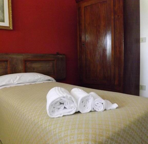 غرفة قياسية فردية, Red Fenice