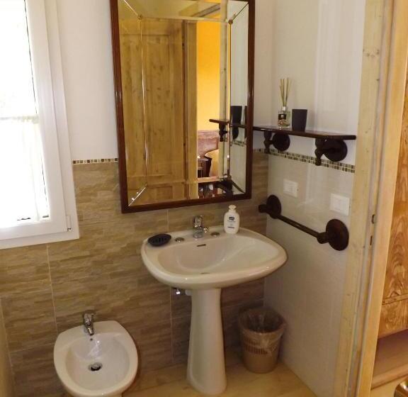 غرفة قياسية رباعية, Red Fenice