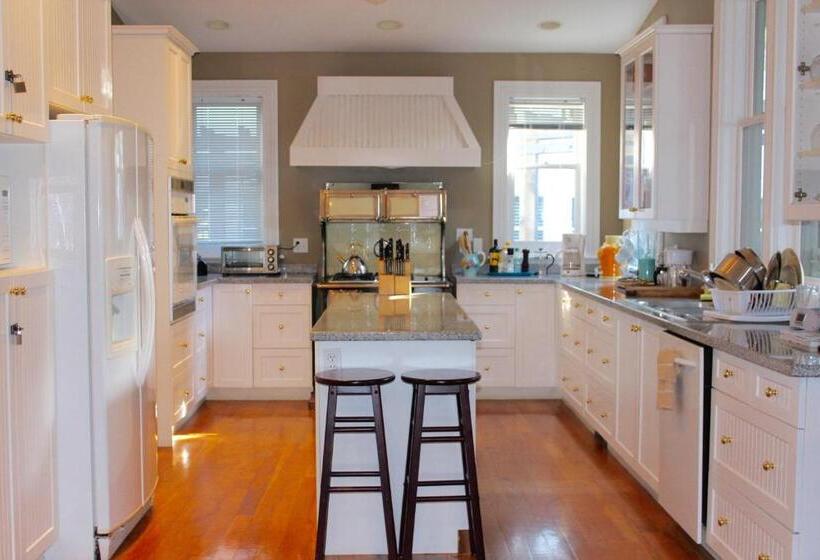 家庭套房, Robert Porter House Inn