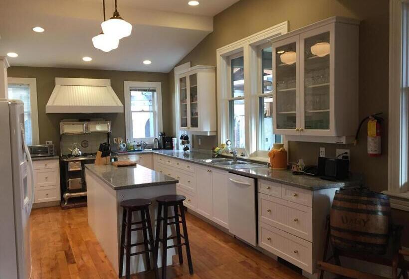 家庭套房, Robert Porter House Inn