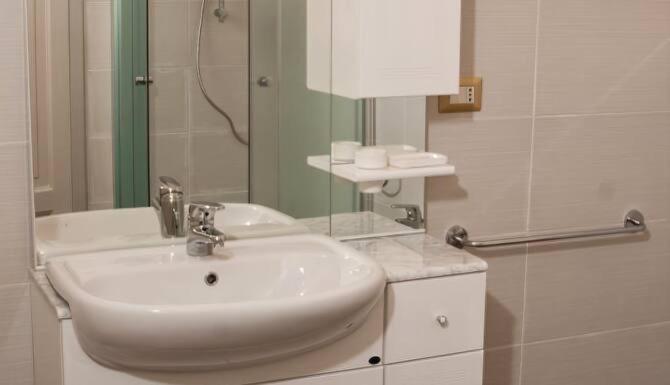 اتاق استاندارد با سرویس بهداشتی مشترک, Villa Zara