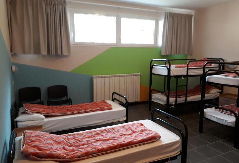 חדר סטנדרט לארבעה, Casthello Ostello Di Vallecamonica