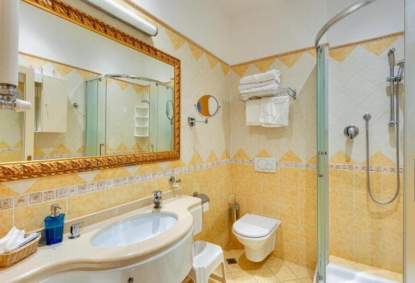 اتاق استاندارد با چشمانداز دریا, Internazionale