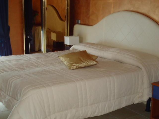 标准间, Tea Palace