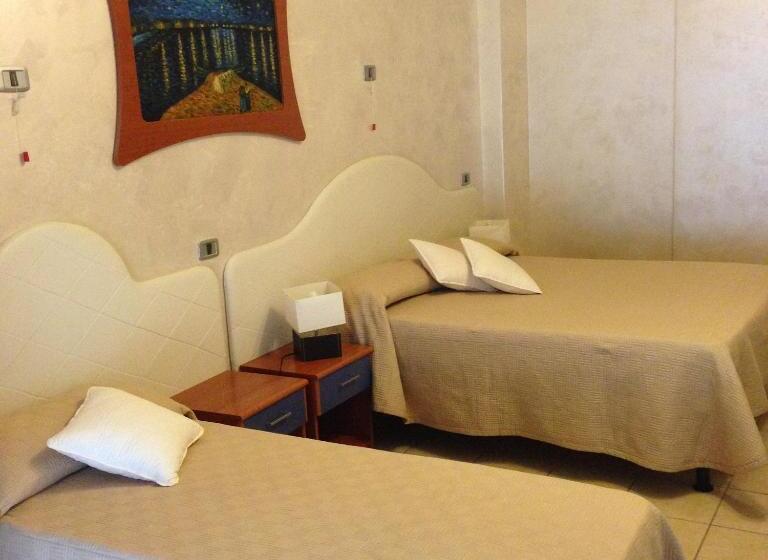 标准三人间, Tea Palace