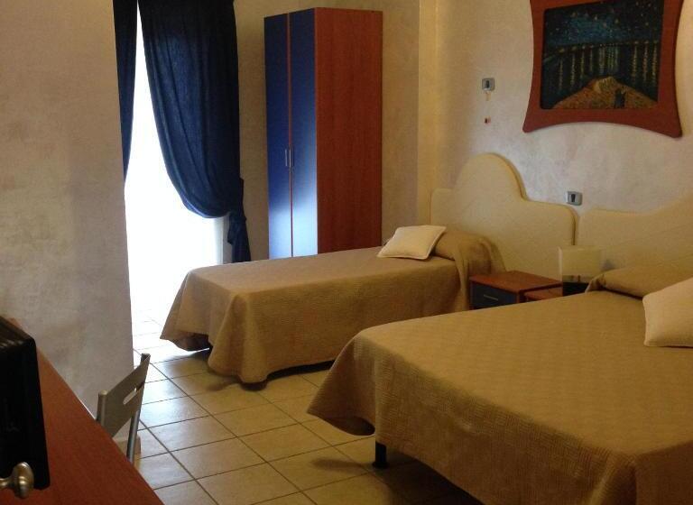 标准三人间, Tea Palace