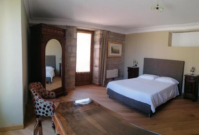 带露台的小型套房, B&b Sciabakè