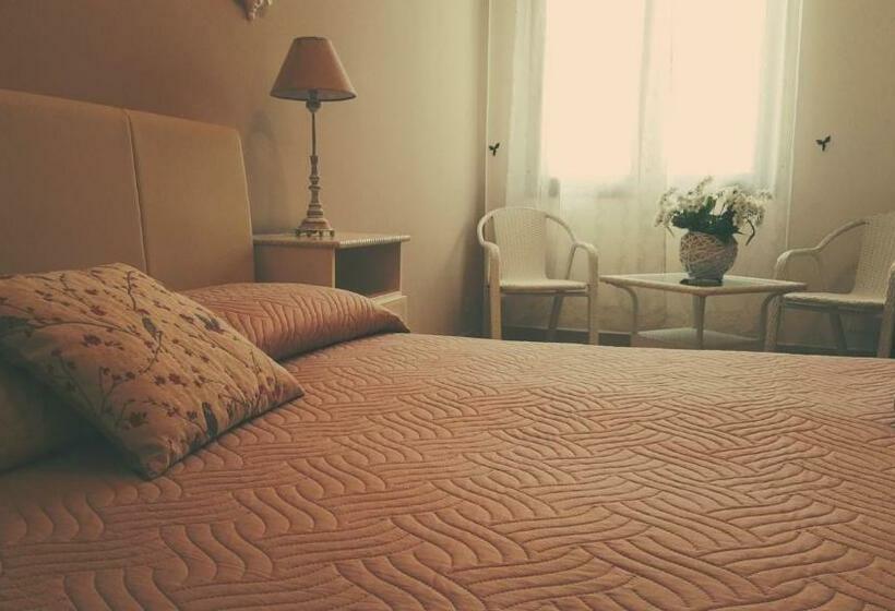 スタンダードルーム, Demetra Malophoros