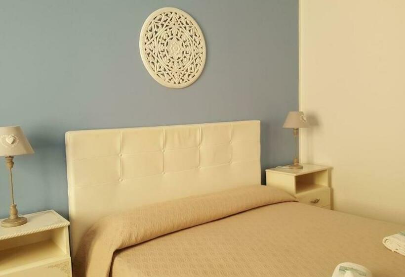 スタンダードルーム, Demetra Malophoros