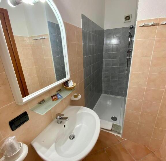 חדר סטנדרט לארבעה, Il Canarino Affittacamere