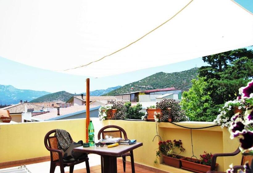 غرفة ديلوكس مزودة بشرفة, Il Canarino Affittacamere