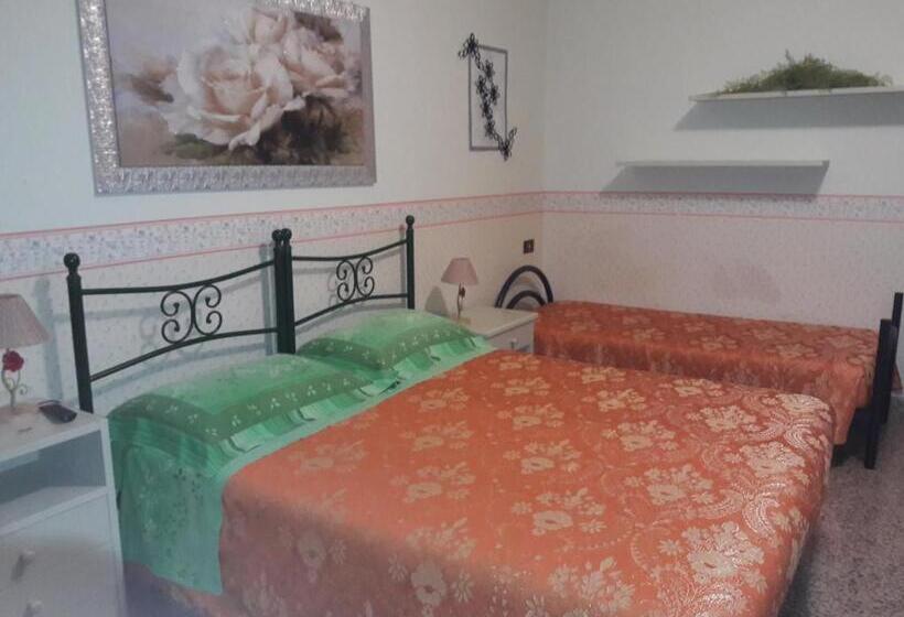 غرفة قياسية ثلاثية, Le Schiavelle