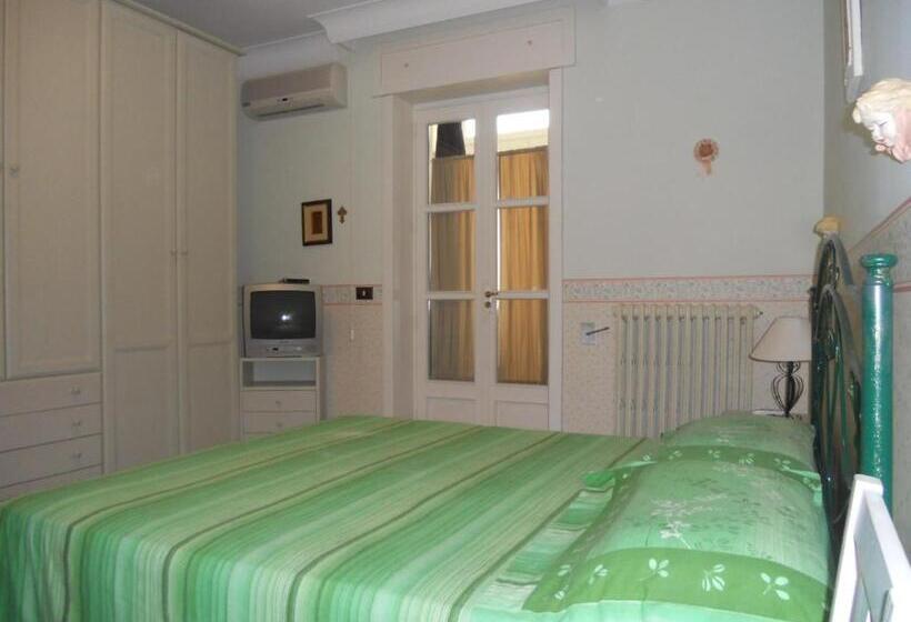 غرفة قياسية ثلاثية, Le Schiavelle