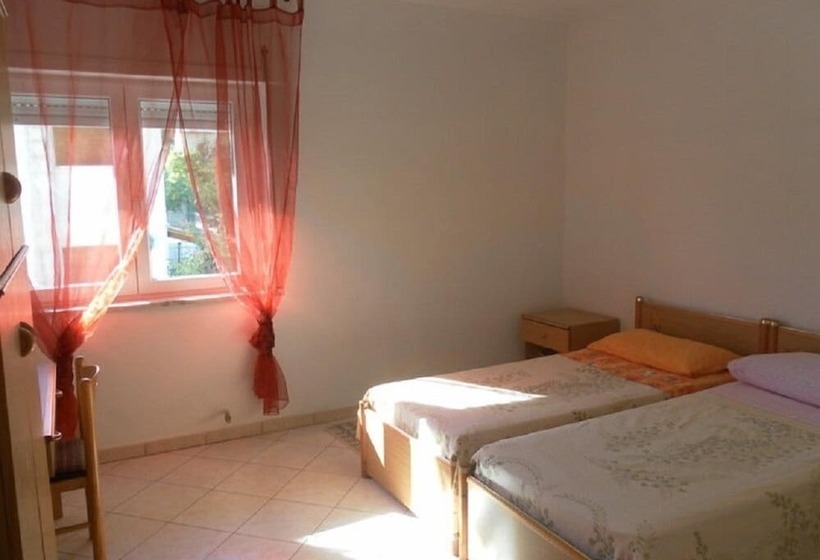 غرفة قياسية حمام مشترك, Pietro & Graziella