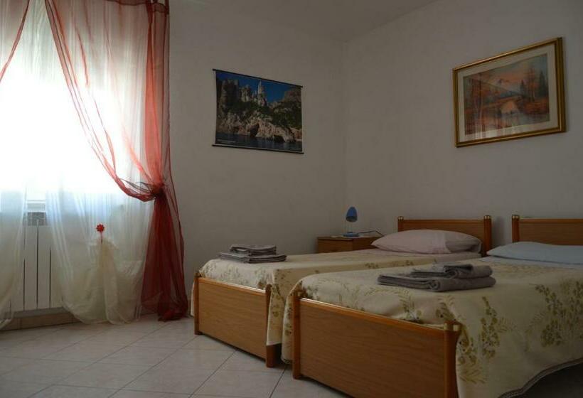 غرفة قياسية حمام مشترك, Pietro & Graziella