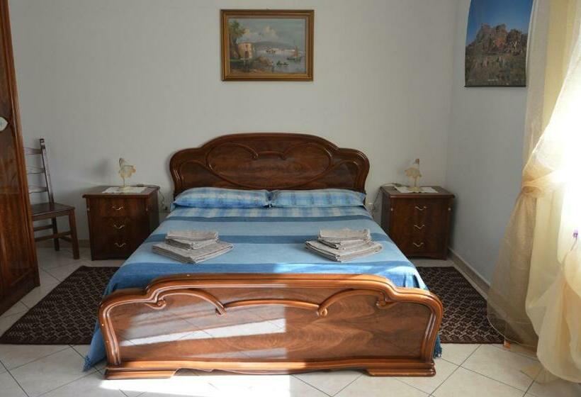 غرفة قياسية حمام مشترك, Pietro & Graziella