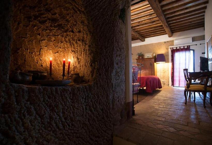 غرفة قياسية ثلاثية مطلة علي الحديقة, Poggioba