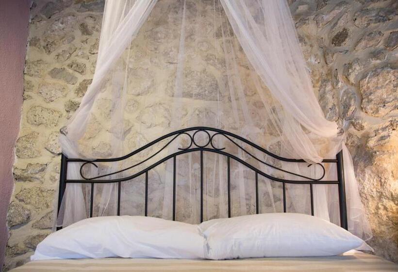 1ベッドルームアパートメントをつなぐ, Roba Degli Ulivi