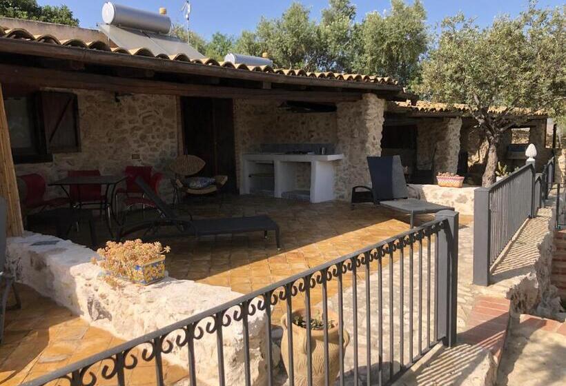 デラックスの4人部屋, Roba Degli Ulivi