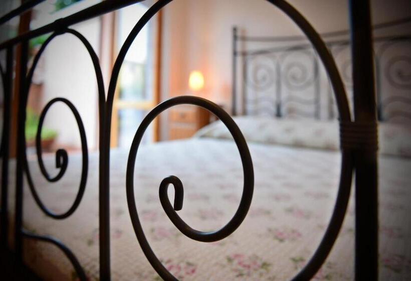 اتاق استاندارد, Villa Etruria Guest House