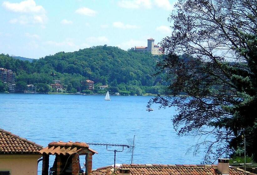 Номер Стандарт Вид на Озеро, Villanuvola