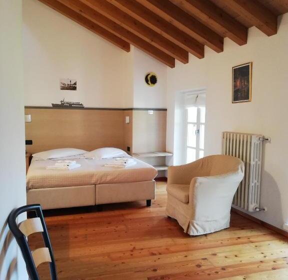 Suite with lake view, Albergo Del Sole