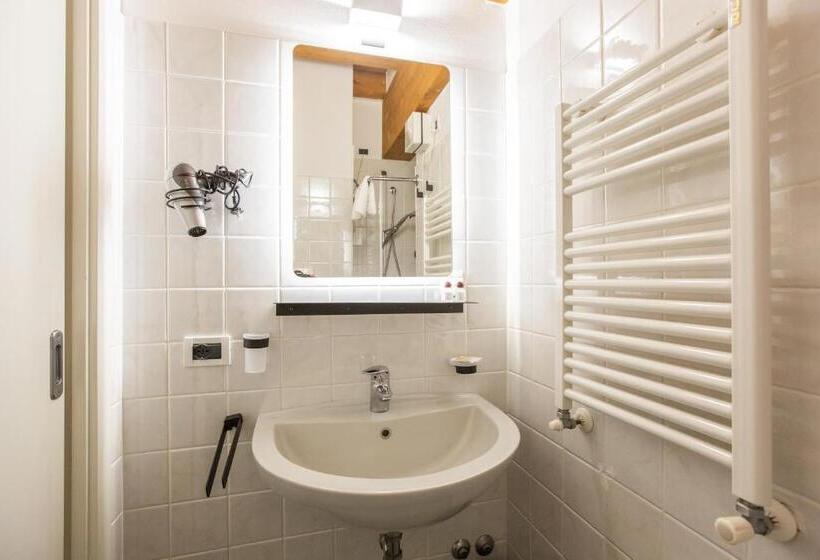 Номер Стандарт Индивидуальный, Albergo Del Sole