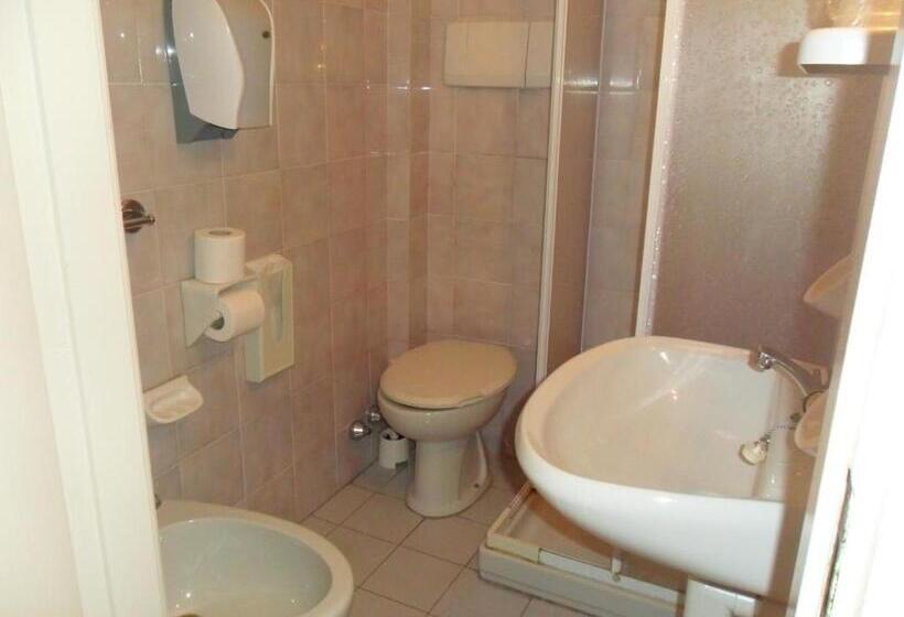 חדר סטנדרט לשלושה, Albergo Romeo