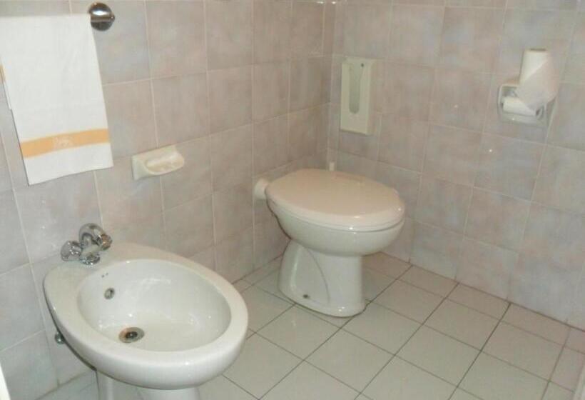 חדר סטנדרט לארבעה, Albergo Romeo