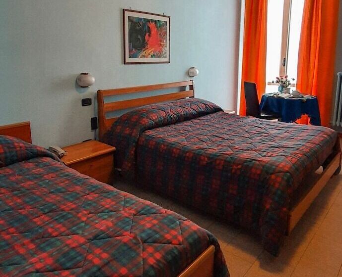 اتاق استاندارد سه نفره, Mediterraneo