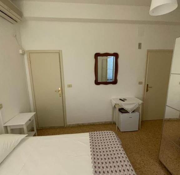 이코노미 룸, Naviglio