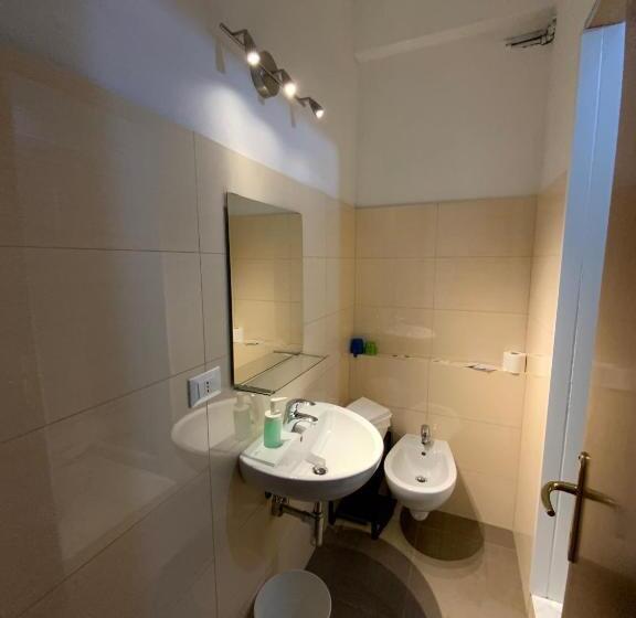 이코노미 룸, Naviglio