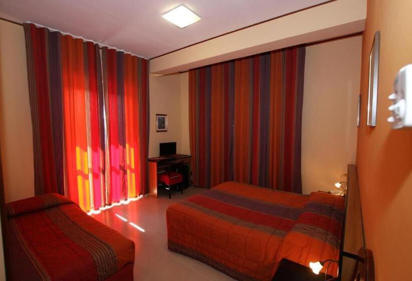 标准三人间, Naxos B&b