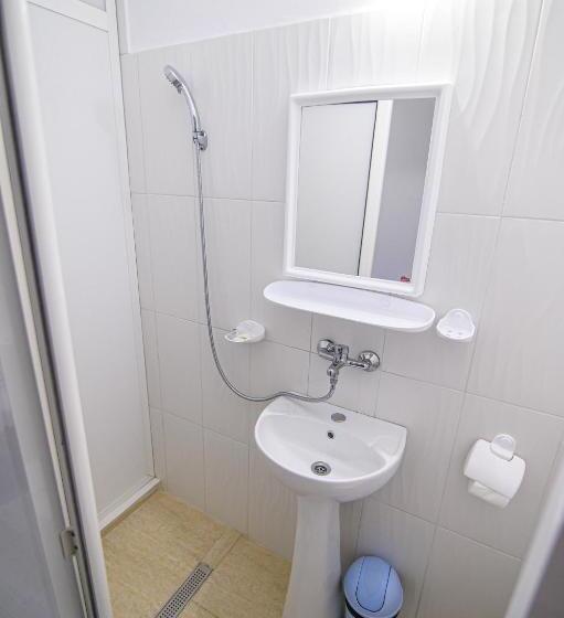 スタンダードルーム, Proton