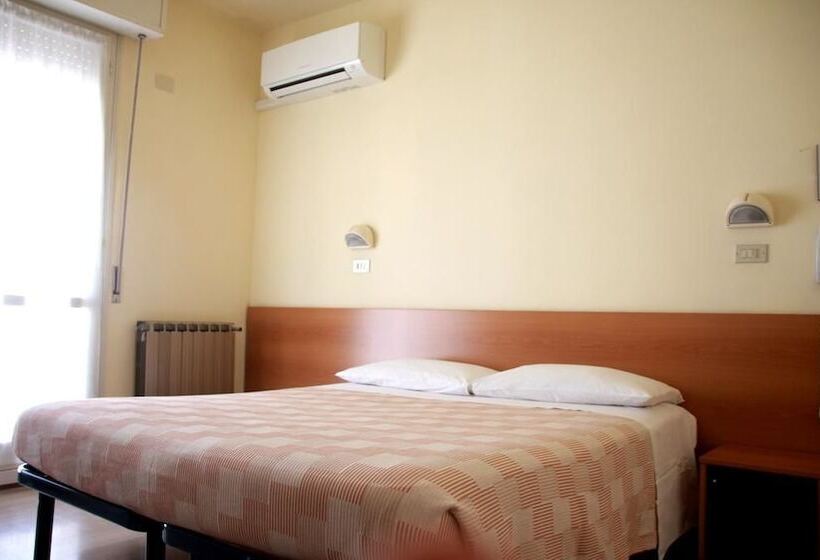 标准三人间, Soave