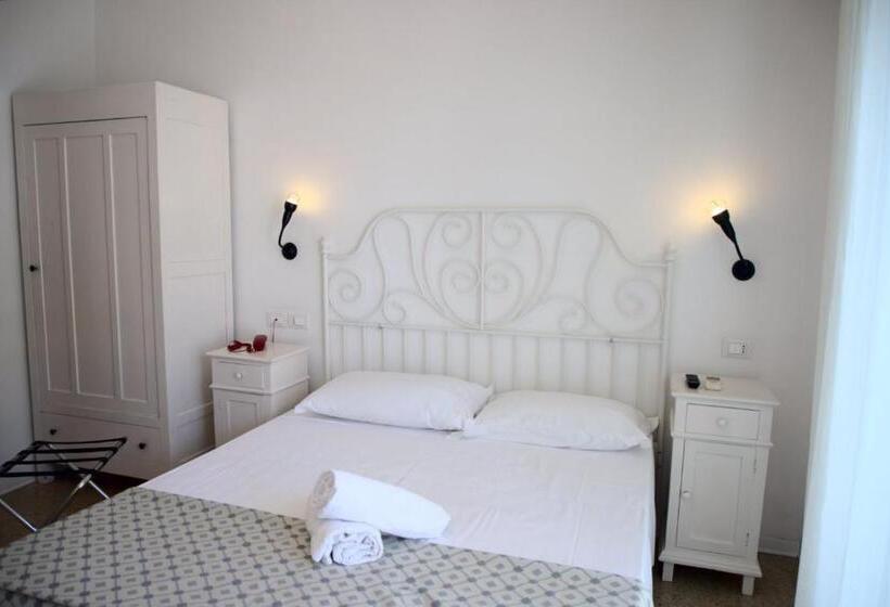 غرفة قياسية رباعية مطلة على البحر, Tizian Beach