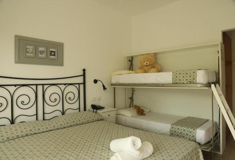 غرفة قياسية رباعية مطلة على البحر, Tizian Beach