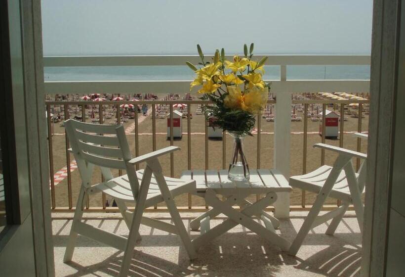 جناح جونيور مطلّ علي البحر, Tizian Beach