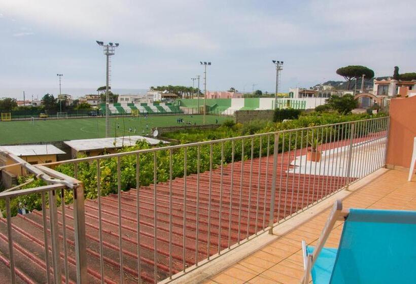 اتاق لوکس با بالکن و چشمانداز دریا, Villa Mena