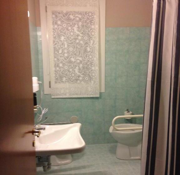 חדר סטנדרט מותאם לאדם עם מוגבלויות, Medoacvs B&b